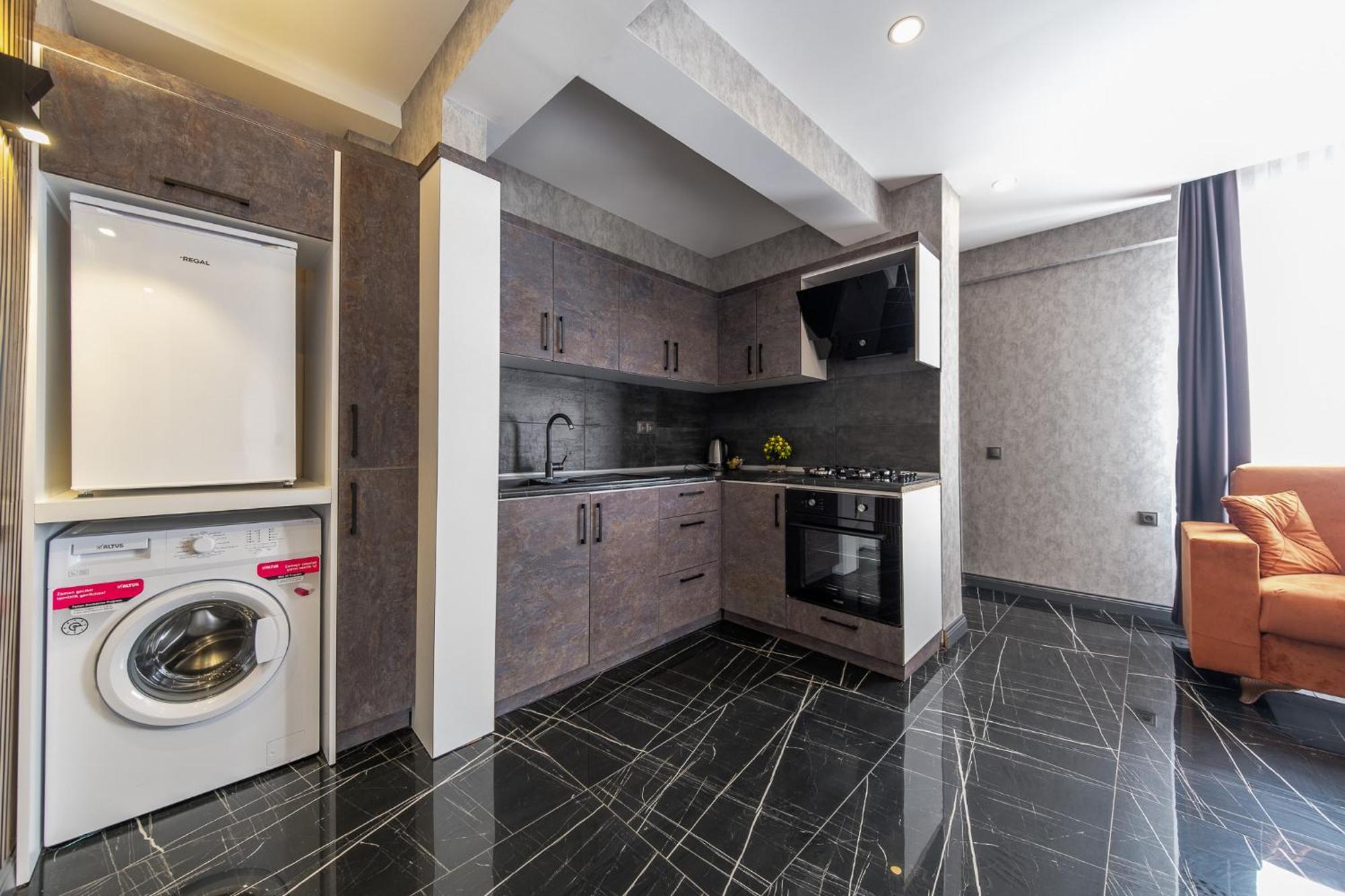 Mrt Suites Lara Анталия Екстериор снимка