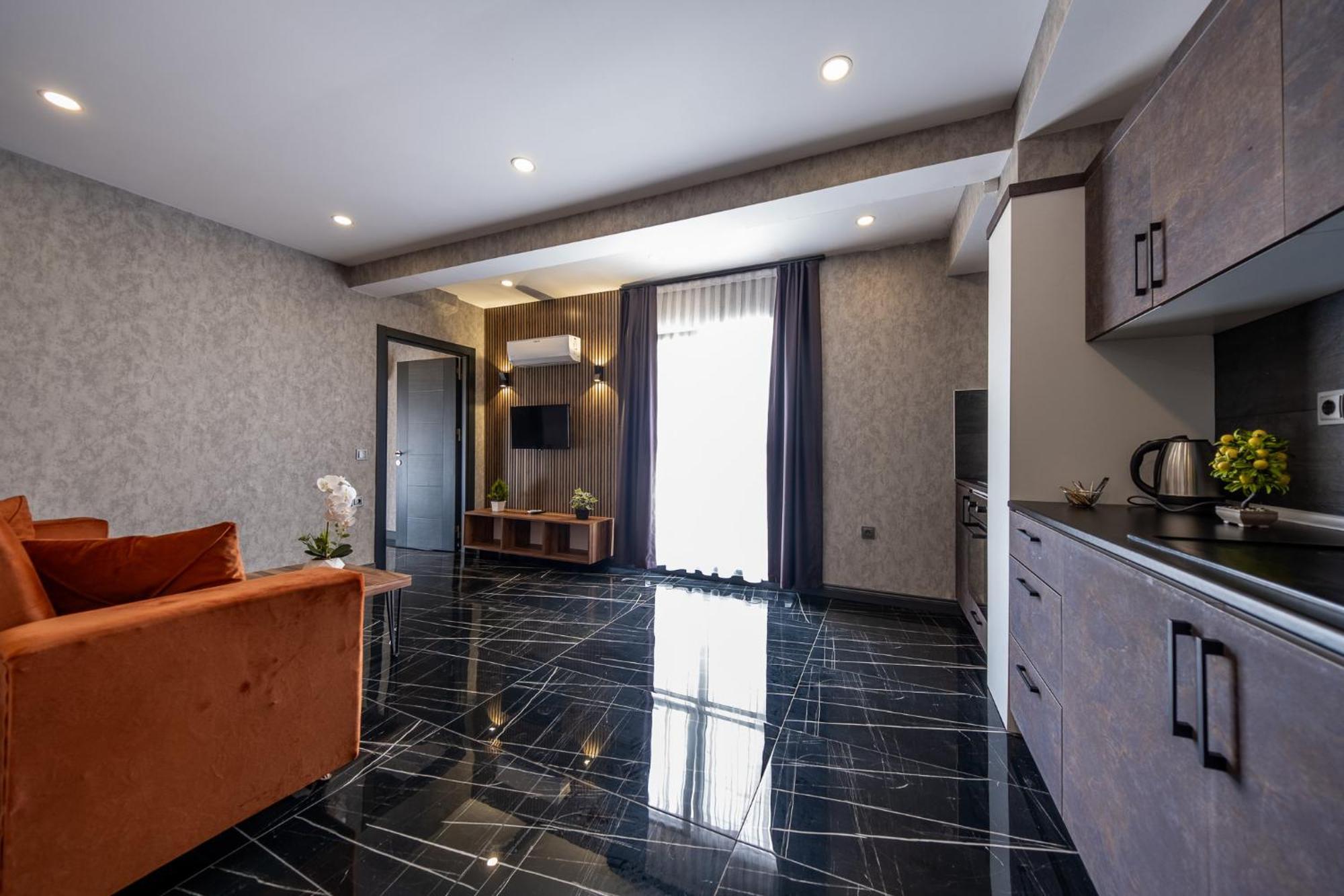 Mrt Suites Lara Анталия Екстериор снимка